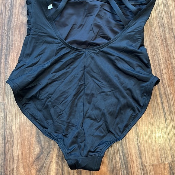 La Blanca Island Goddess Multi Strap Cross-Back One Piece - Picture 8 of 14